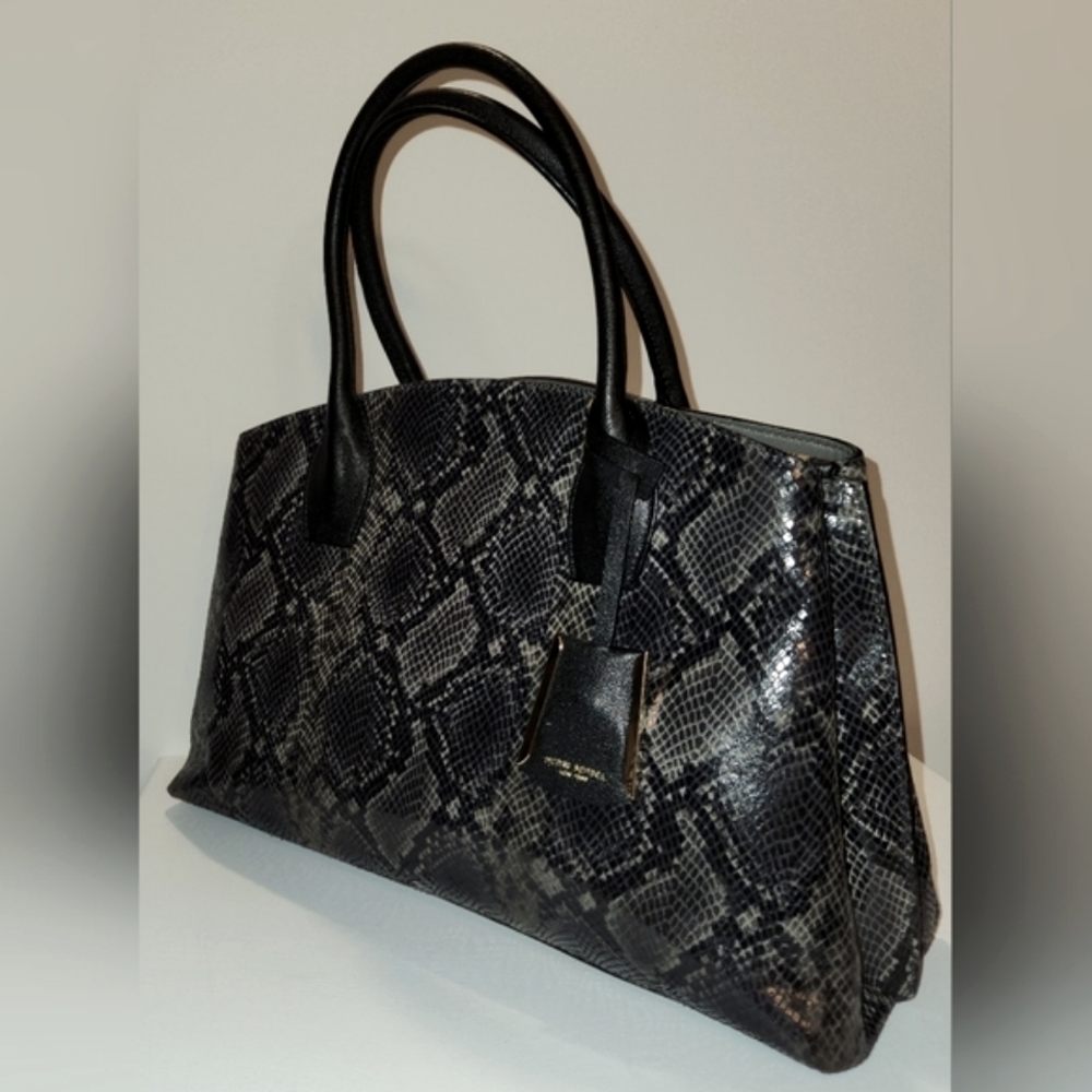 NWOT! Henri bendel Premium Luxe Line snakeprint  leather Satchel shoulder bag